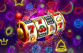 Antarmuka platform kinghorstoto menampilkan kasino live, slot, dan pasar sportsbook dalam satu dashboard terpadu